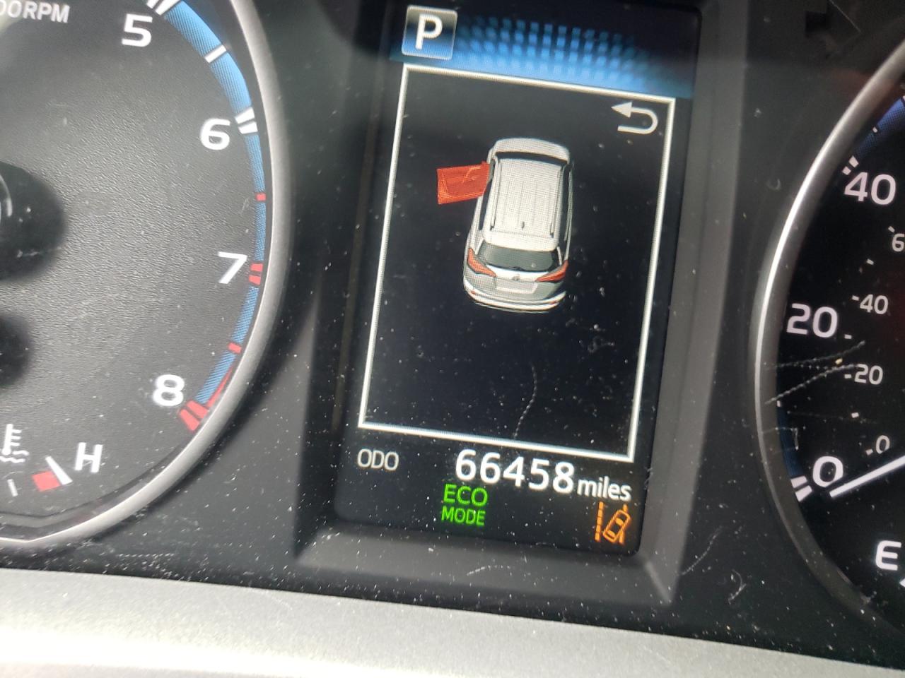 Photo 8 from auction – 2017 TOYOTA RAV4 LE with VIN 2T3BFREV0HW634643