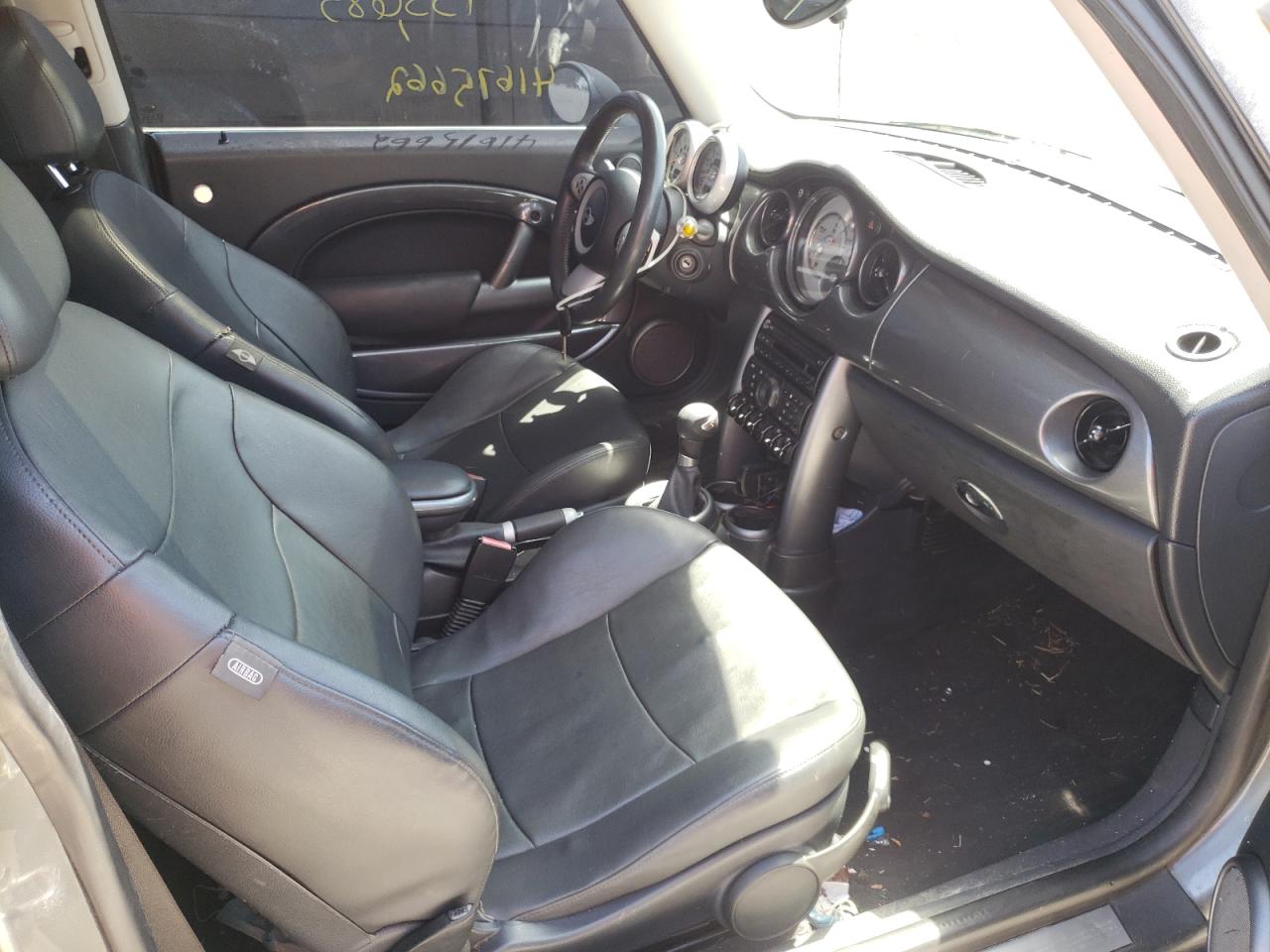 Photo 5 from auction – 2006 MINI COOPER S with VIN WMWRE33506TG99588