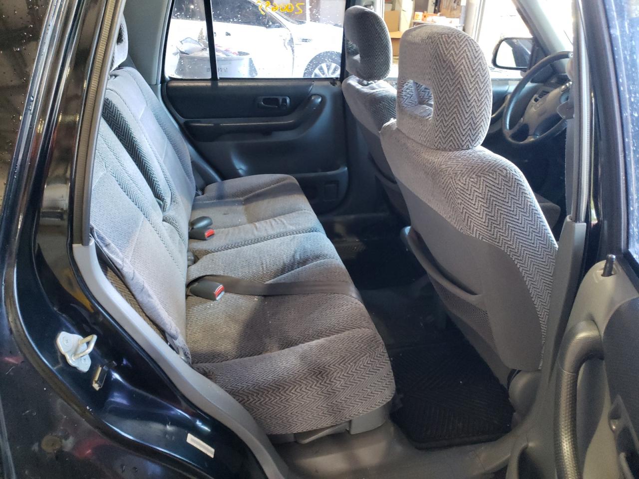 Photo 6 from auction – 1998 HONDA CR-V EX with VIN JHLRD186XWC043345