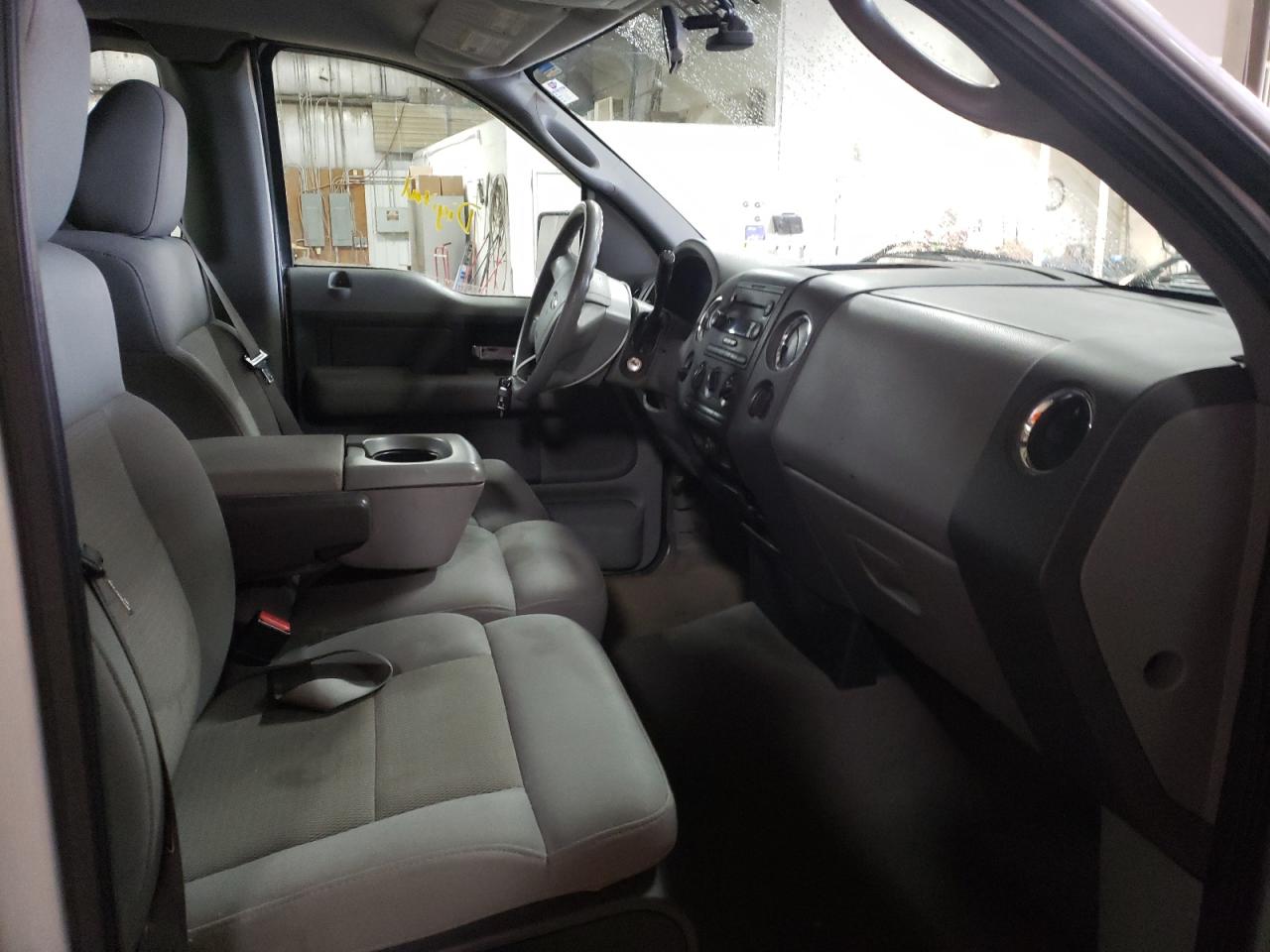 Photo 5 from auction – 2004 FORD F150 with VIN 1FTPF12574NA30956
