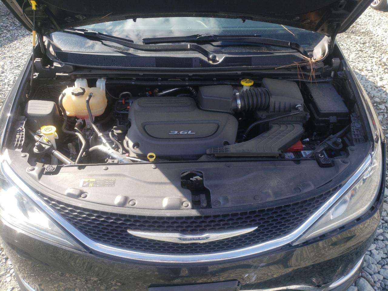 Photo 7 from auction – 2017 CHRYSLER PACIFICA T with VIN 2C4RC1EG5HR736055