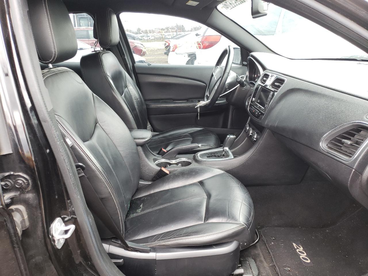 Photo 5 from auction – 2014 CHRYSLER 200 LIMITE with VIN 1C3CCBCG3EN199004