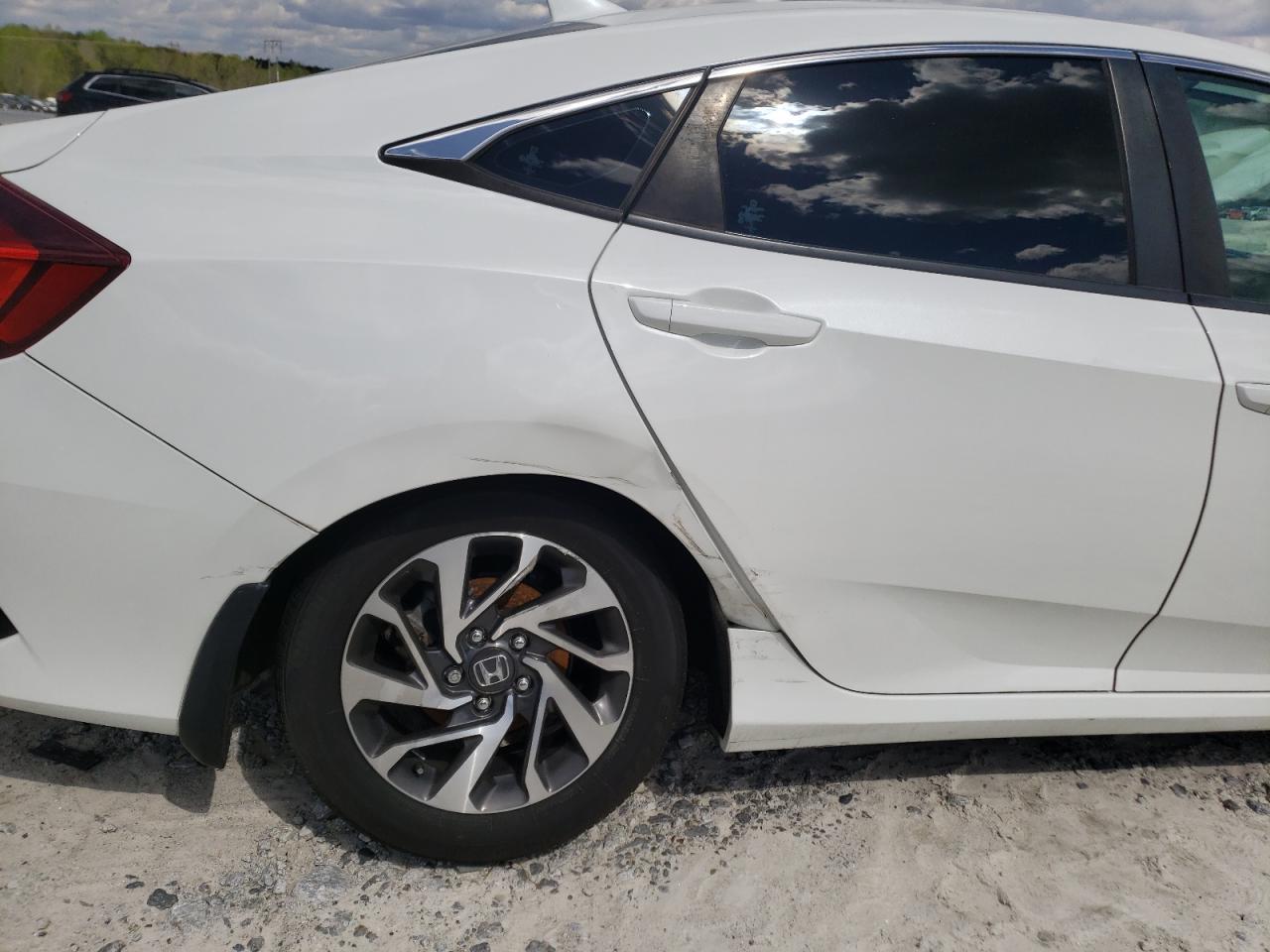 Photo 9 from auction – 2017 HONDA CIVIC EX with VIN 19XFC2F79HE020025