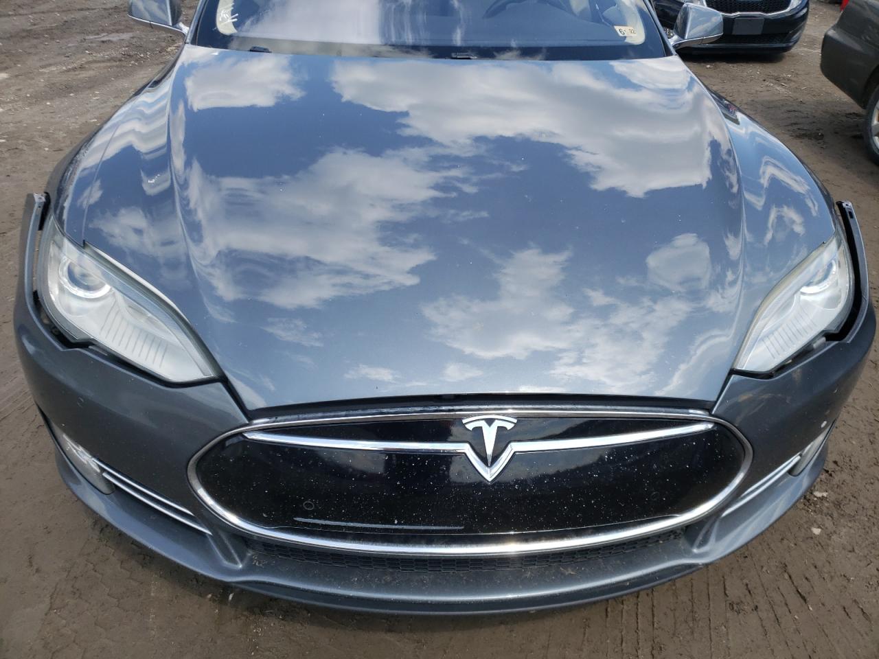 Photo 7 from auction – 2013 TESLA MODEL S with VIN 5YJSA1CN4DFP27023