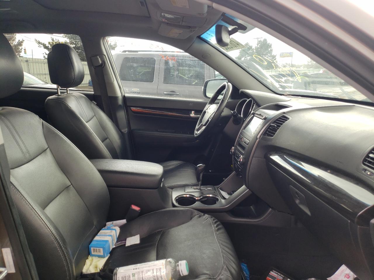 Photo 5 from auction – 2013 KIA SORENTO SX with VIN 5XYKWDA26DG388057