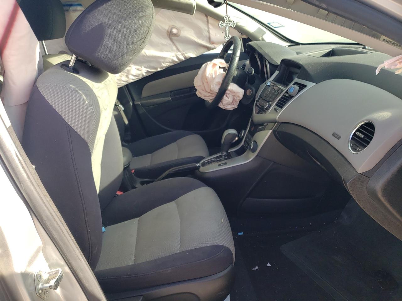Photo 5 from auction – 2012 CHEVROLET CRUZE LS with VIN 1G1PC5SH4C7401531