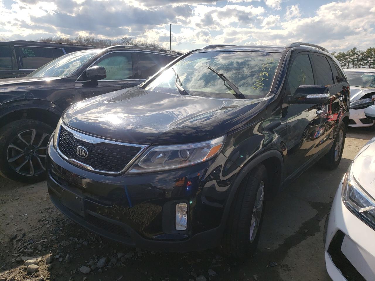 Photo 2 from auction – 2015 KIA SORENTO LX with VIN 5XYKT3A65FG620754