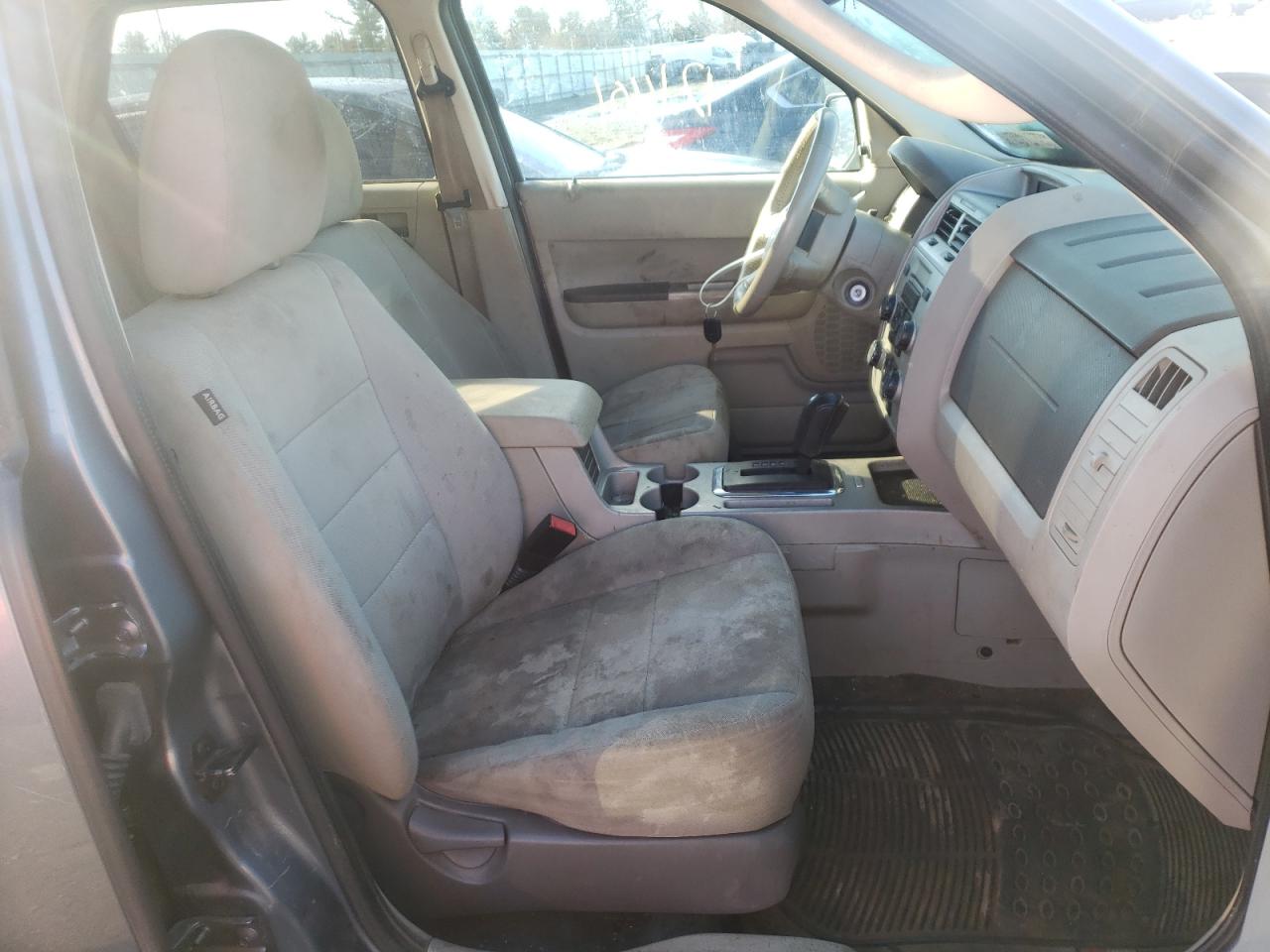 Photo 5 from auction – 2011 FORD ESCAPE XLT with VIN 1FMCU0DG2BKC27833