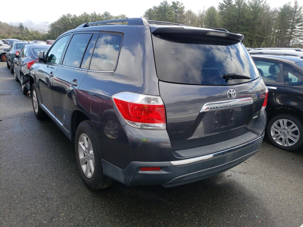 Photo 3 from auction – 2011 TOYOTA HIGHLANDER with VIN 5TDBK3EH6BS060657