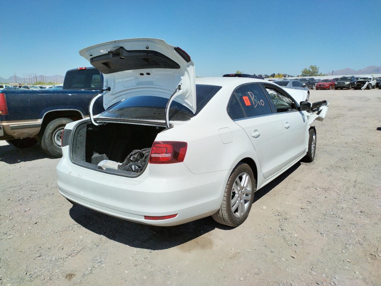 Photo 4 from auction – 2017 VOLKSWAGEN JETTA S with VIN 3VW167AJ0HM333520