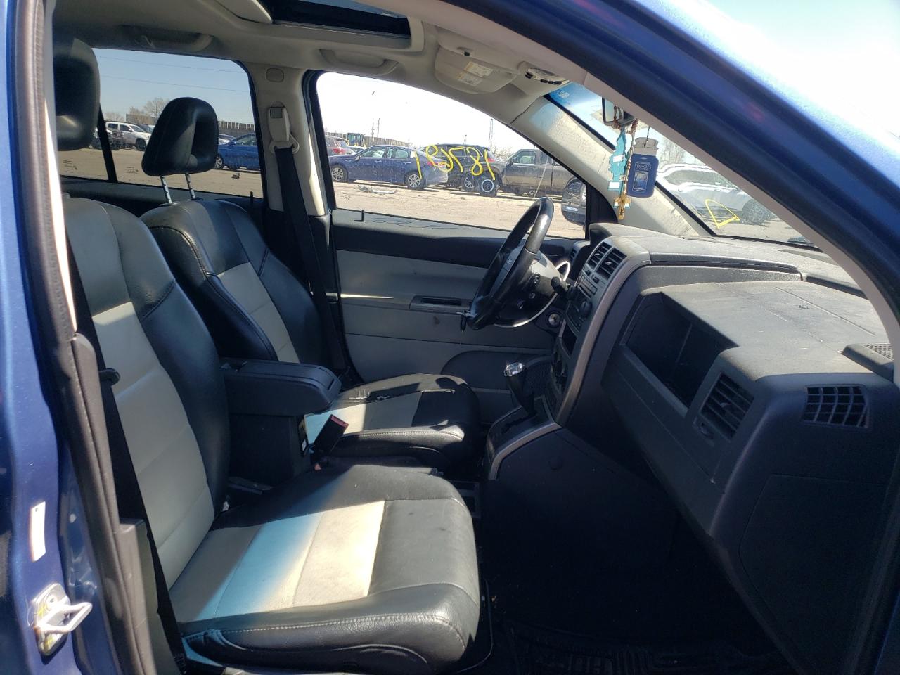 Photo 5 from auction – 2007 JEEP COMPASS LI with VIN 1J8FF57W17D289451