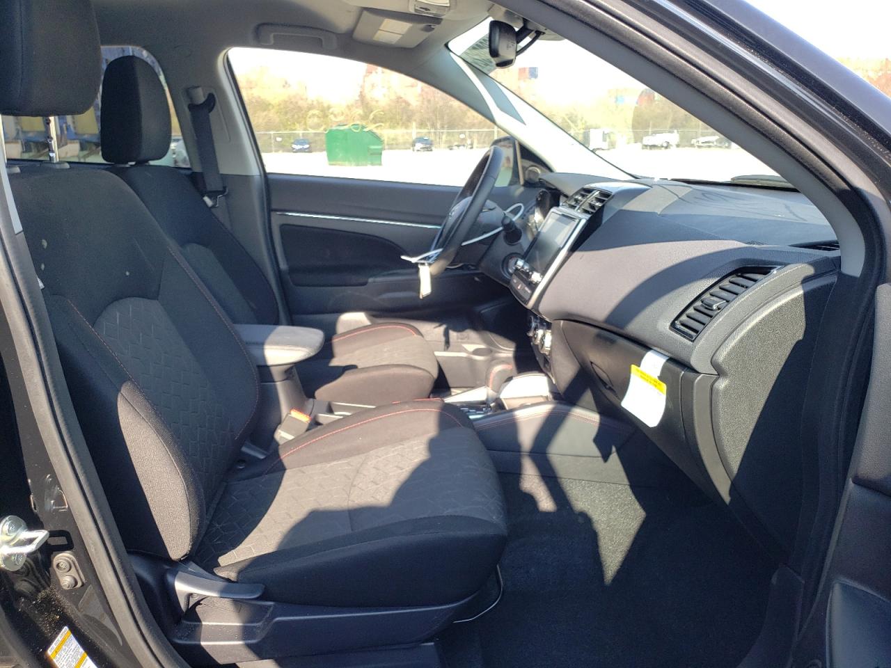 Photo 5 from auction – 2021 MITSUBISHI OUTLANDER with VIN JA4APUAU8MU005691