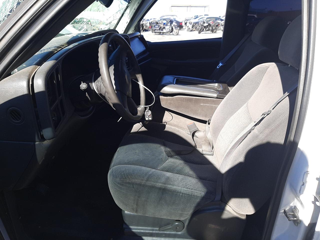 Photo 5 from auction – 2006 CHEVROLET SILVERADO with VIN 2GCEC13V361344641