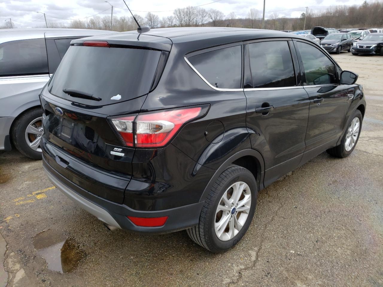 Photo 4 from auction – 2017 FORD ESCAPE SE with VIN 1FMCU0GD2HUB98526