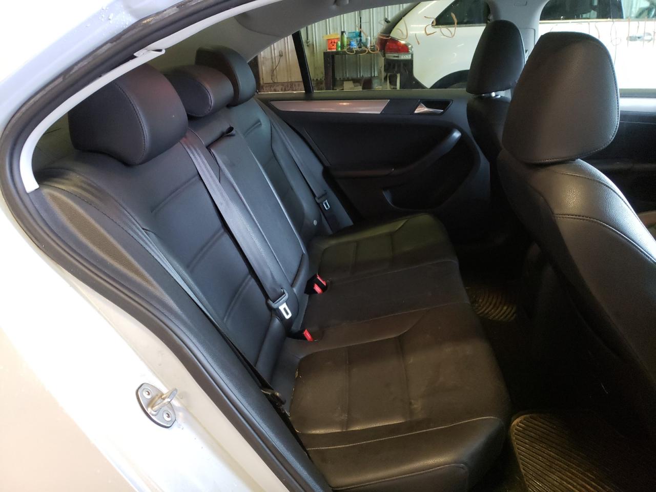 Photo 6 from auction – 2017 VOLKSWAGEN JETTA SE with VIN 3VWDB7AJ5HM379756