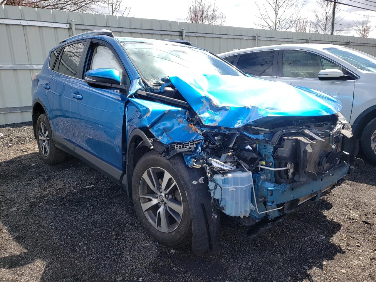 Photo 1 from auction – 2016 TOYOTA RAV4 XLE with VIN JTMRFREV4GJ069793
