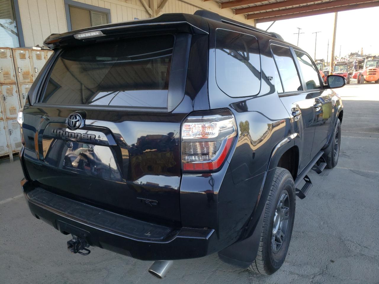 Photo 4 from auction – 2020 TOYOTA 4RUNNER SR with VIN JTEBU5JR2L5785678