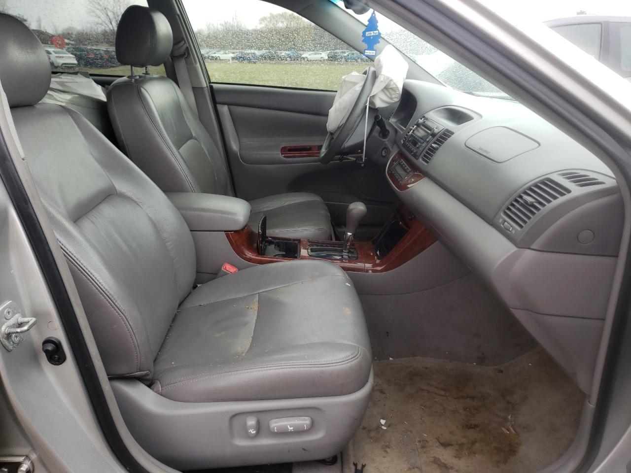 Photo 5 from auction – 2005 TOYOTA CAMRY LE with VIN 4T1BE32K45U515590