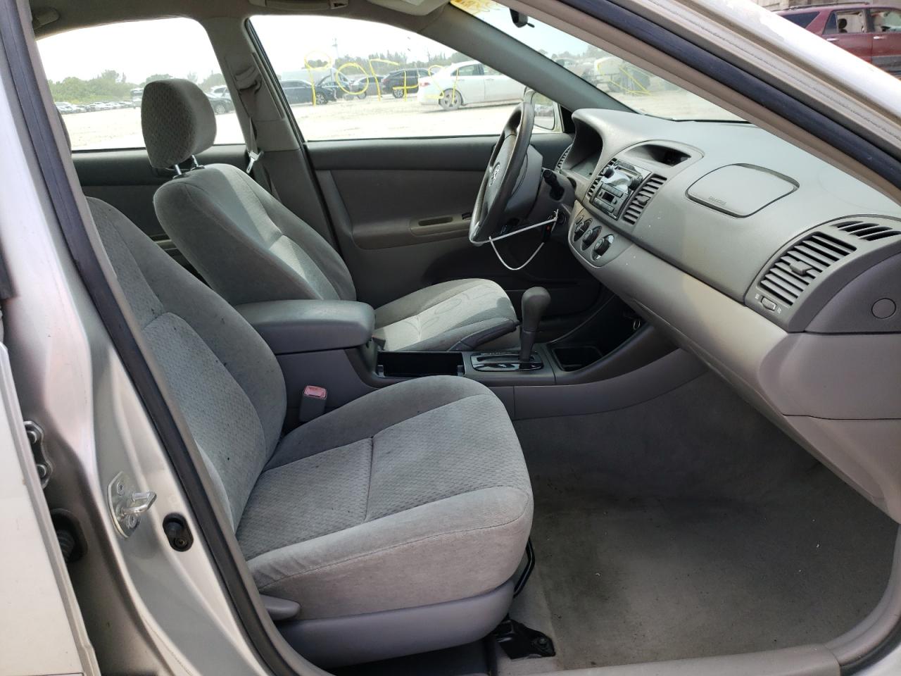 Photo 5 from auction – 2004 TOYOTA CAMRY LE with VIN 4T1BE32K44U893794