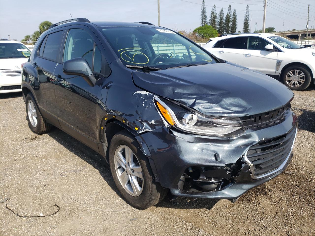 CHEVROLET TRAX 1LT 2021 with VIN KL7CJLSB2MB327243 - Photo from auction