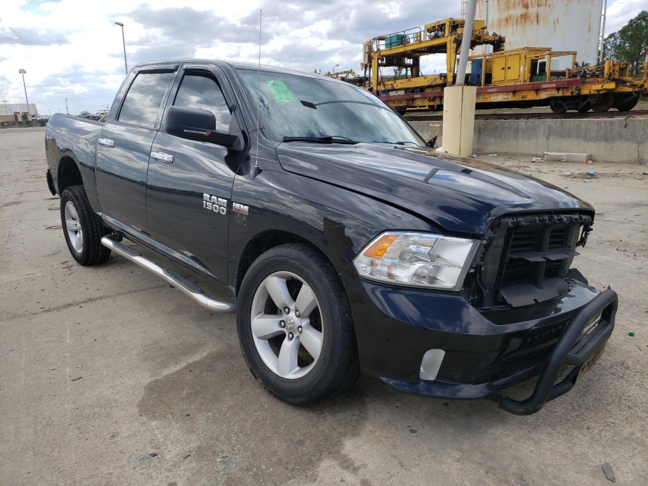 RAM 1500 ST 2015 z numerem VIN 1C6RR6KT0FS570317 - Zdjęcie z aukcji