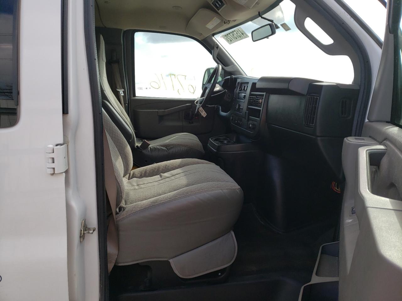 Photo 5 from auction – 2017 CHEVROLET EXPRESS G3 with VIN 1GAZGPFF4H1215466