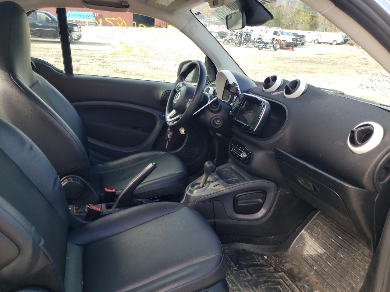 Photo 19 from auction – 2016 SMART FORTWO with VIN WMEFJ5DA9GK126073