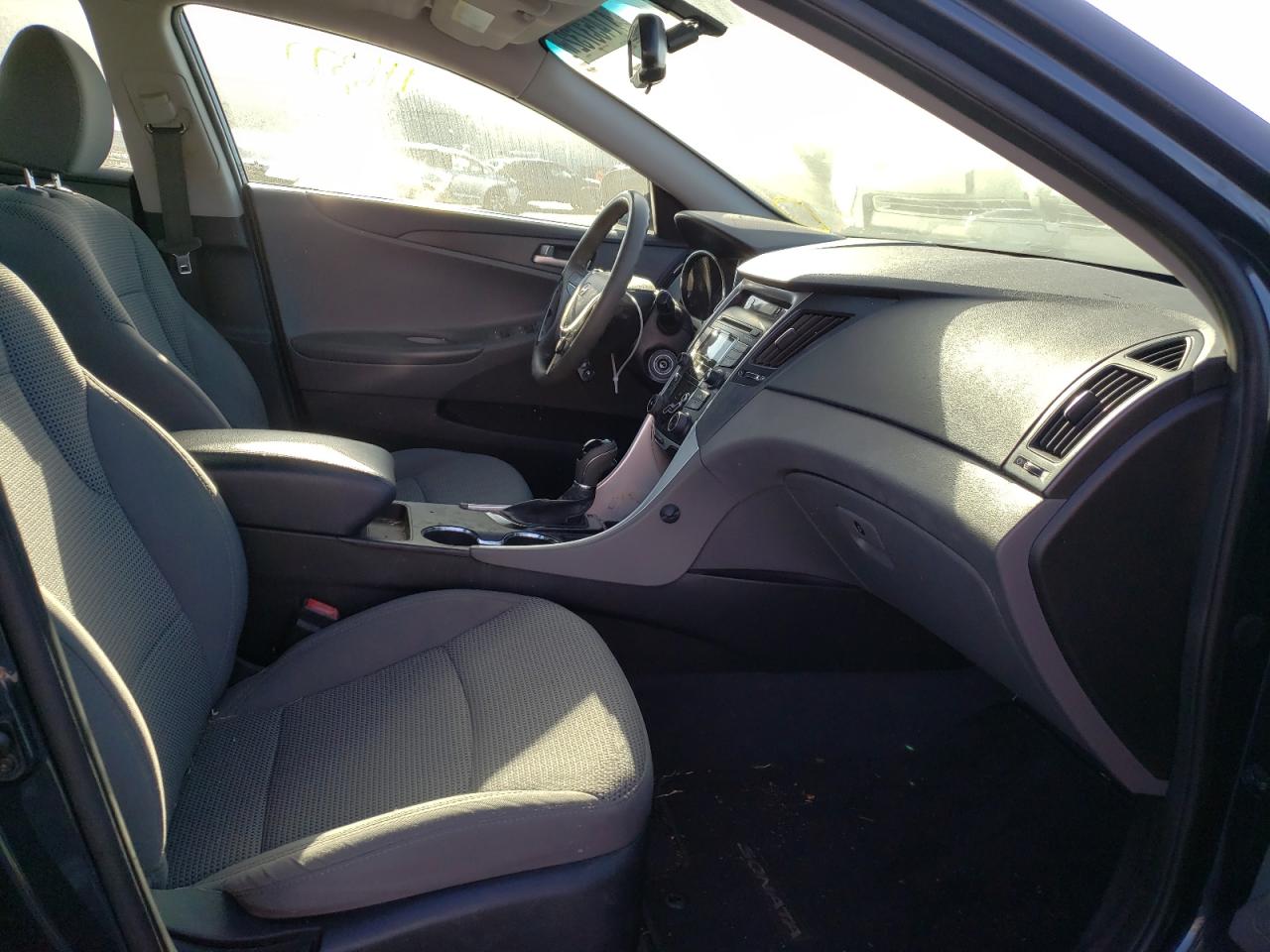 Photo 5 from auction – 2012 HYUNDAI SONATA GLS with VIN 5NPEB4AC7CH372958