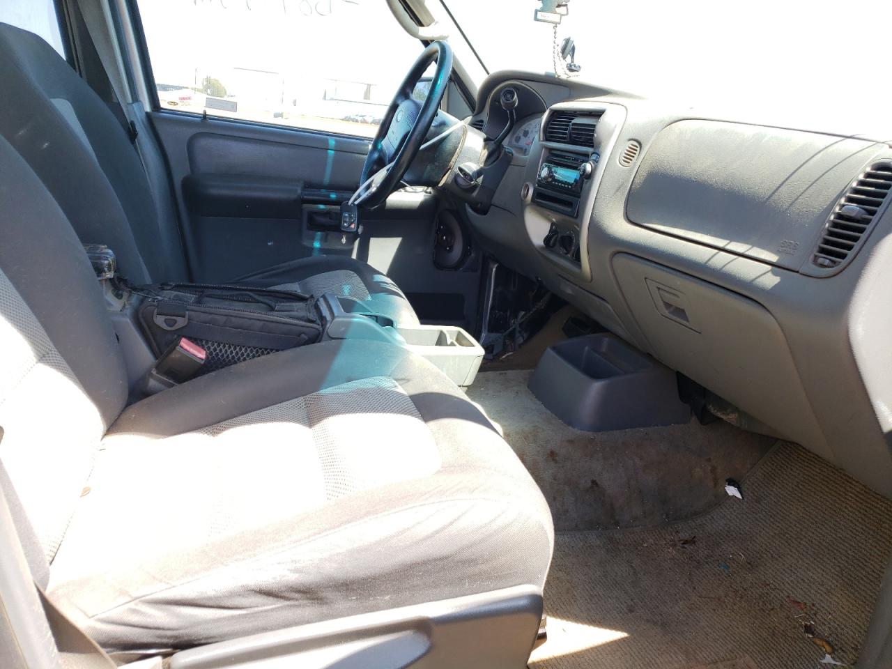 Photo 5 from auction – 2005 FORD EXPLORER S with VIN 1FMZU67K55UB14853