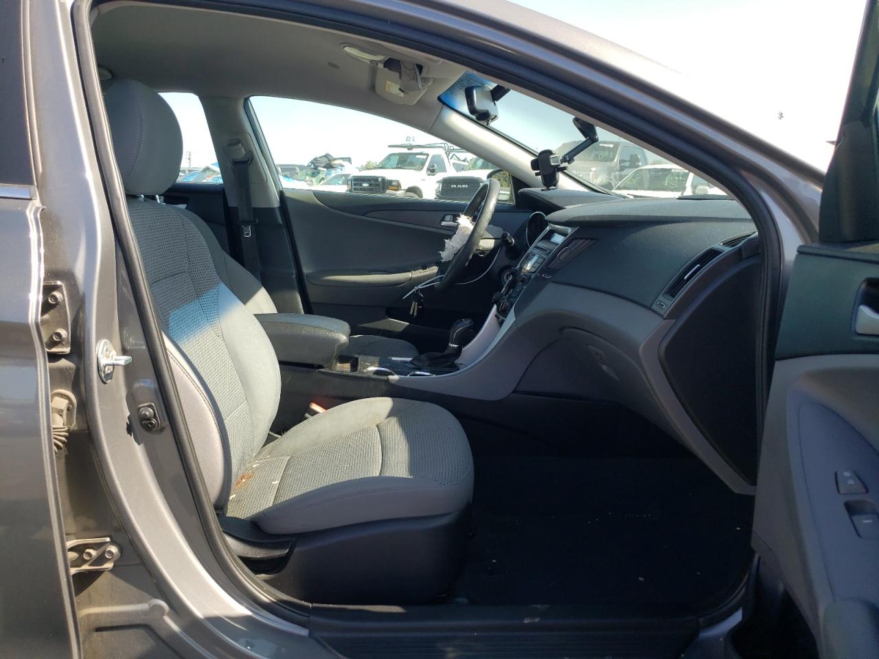 Photo 5 from auction – 2013 HYUNDAI SONATA GLS with VIN 5NPEB4AC7DH528255