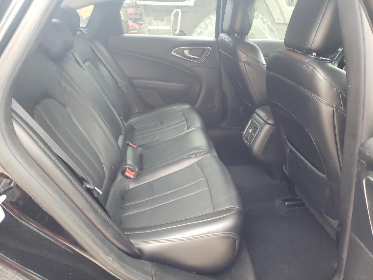 Photo 6 from auction – 2015 CHRYSLER 200 C with VIN 1C3CCCCB4FN559893