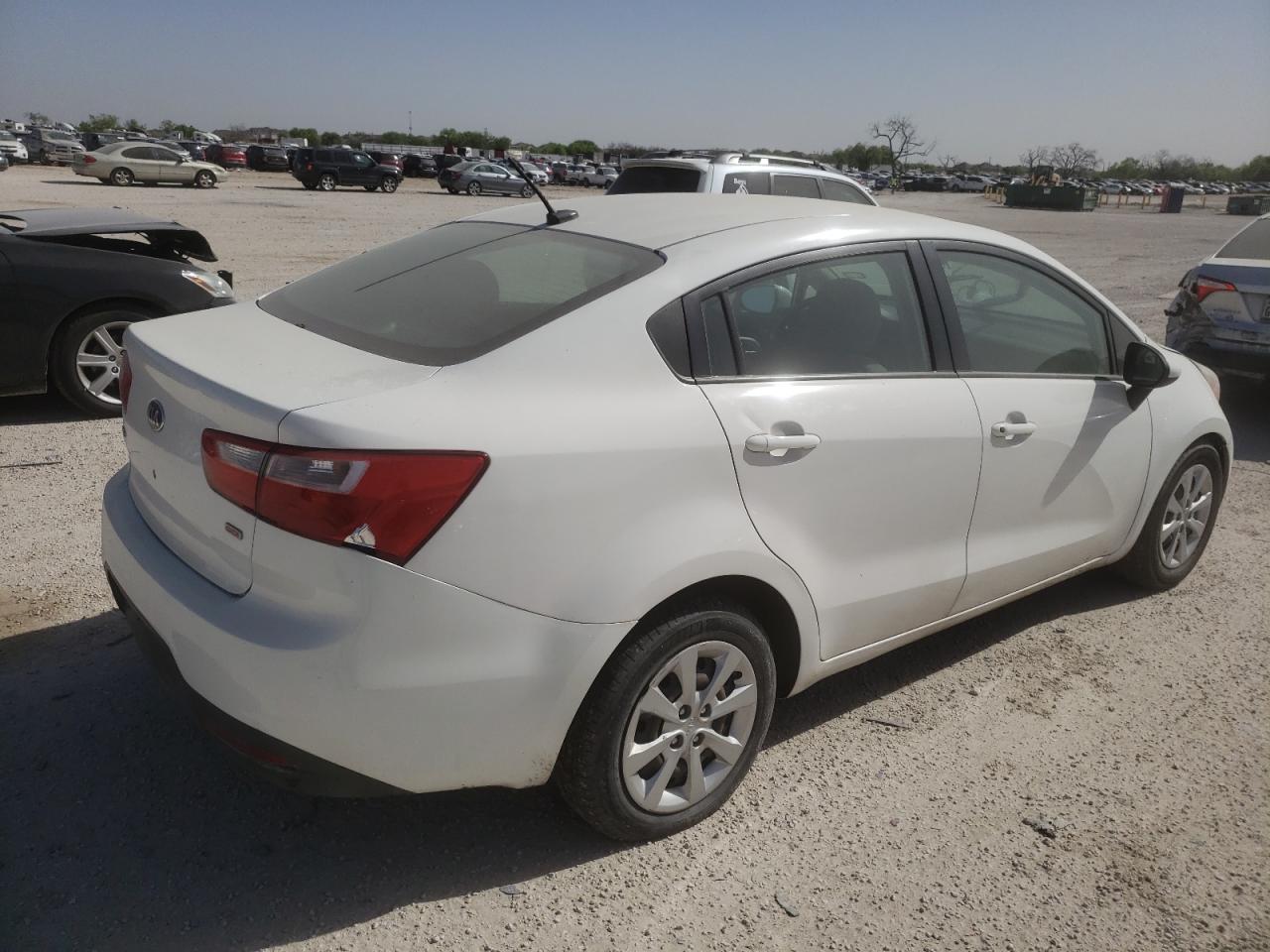 Photo 4 from auction – 2014 KIA RIO LX with VIN KNADM4A38E6384469