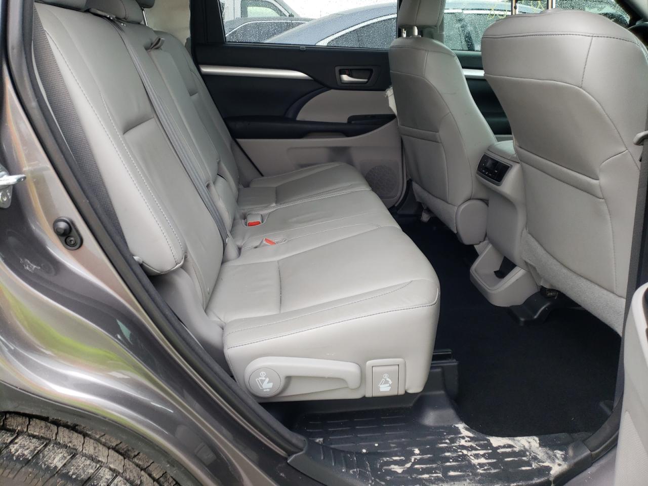Photo 6 from auction – 2015 TOYOTA HIGHLANDER with VIN 5TDKKRFH7FS067236