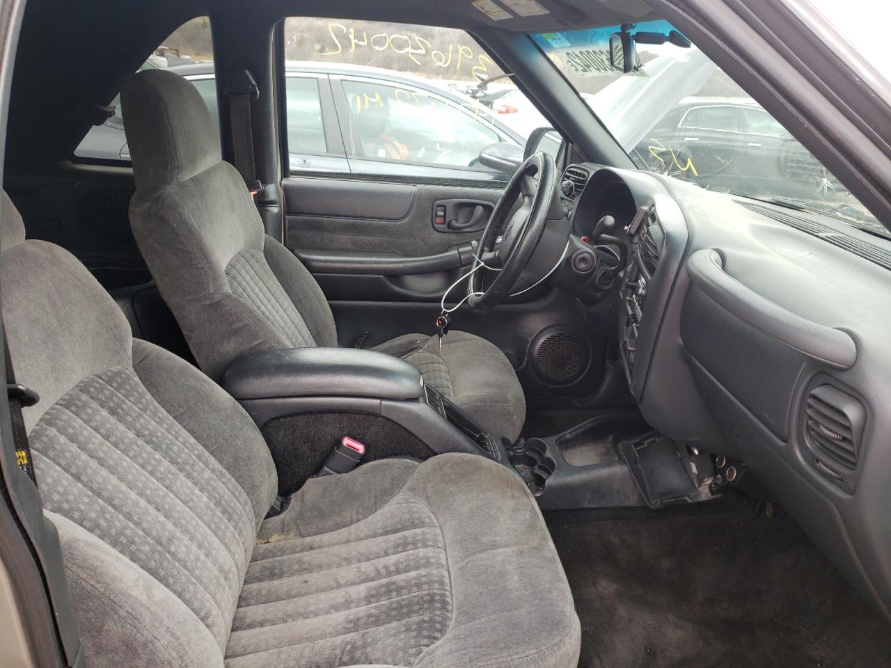 Foto 5 de la subasta – 2001 CHEVROLET BLAZER con VIN 1GNCS18W41K207395