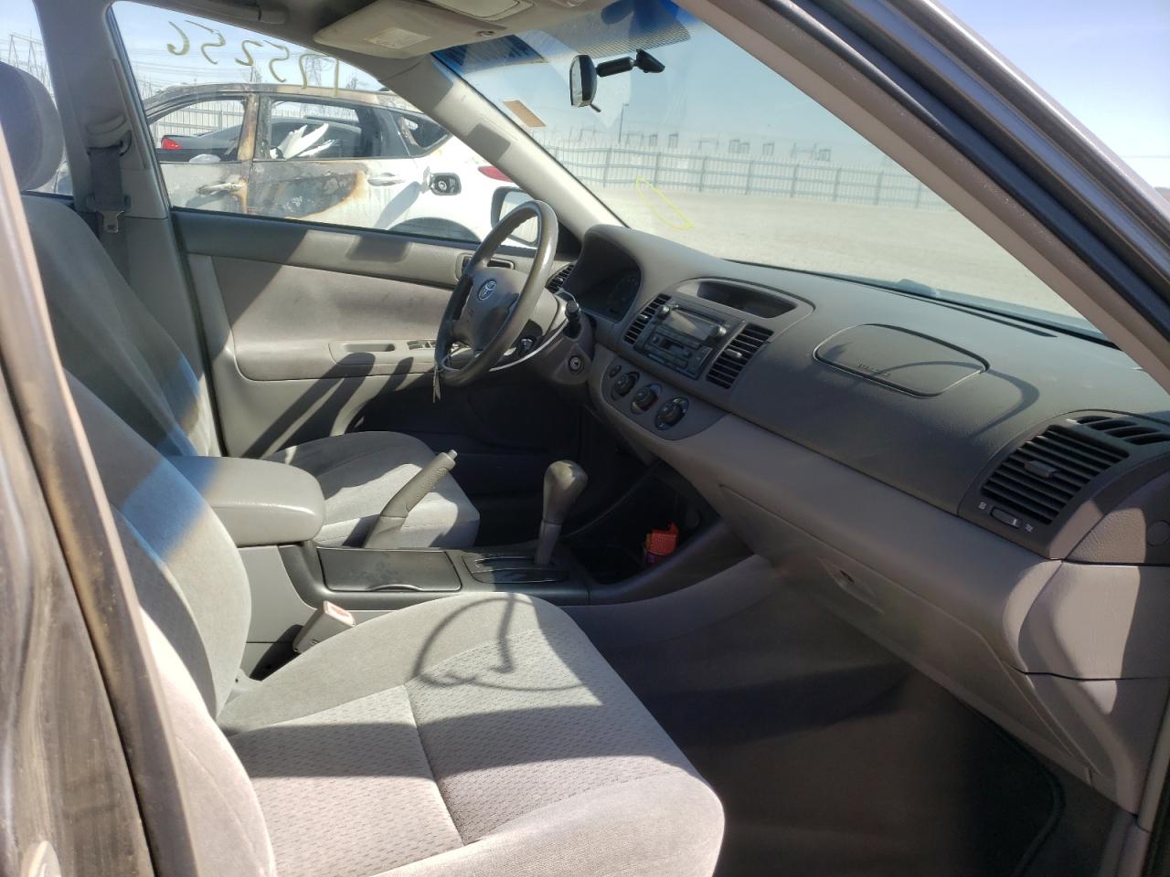 Photo 5 from auction – 2002 TOYOTA CAMRY LE with VIN JTDBE32K520091439