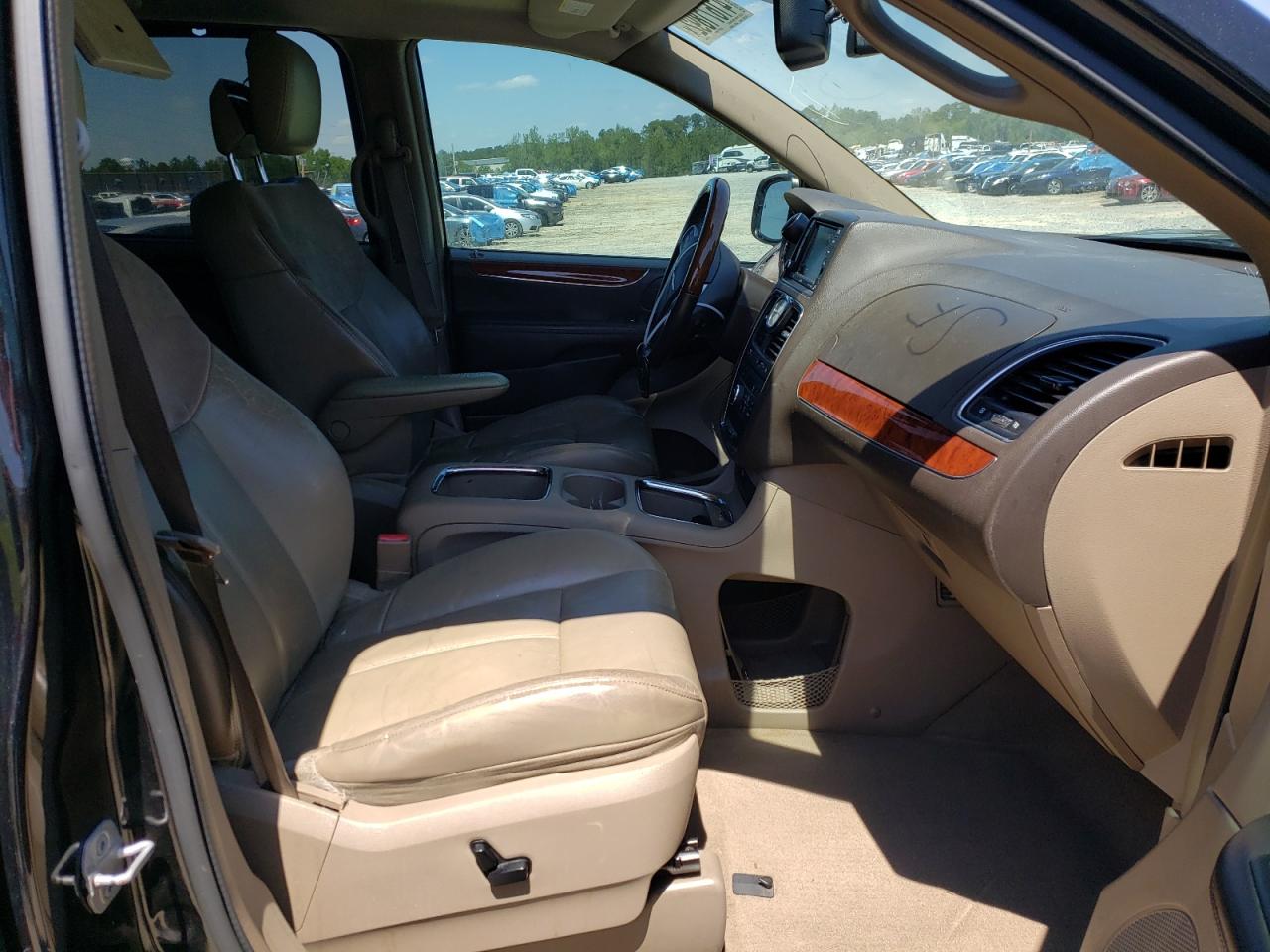 Photo 5 from auction – 2013 CHRYSLER TOWN & COU with VIN 2C4RC1GG5DR766986