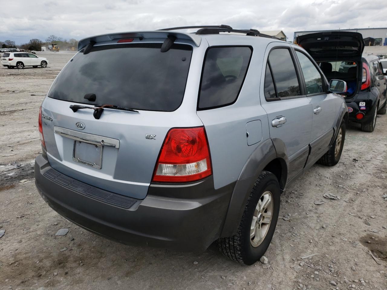Photo 4 from auction – 2005 KIA SORENTO EX with VIN KNDJD733155463430