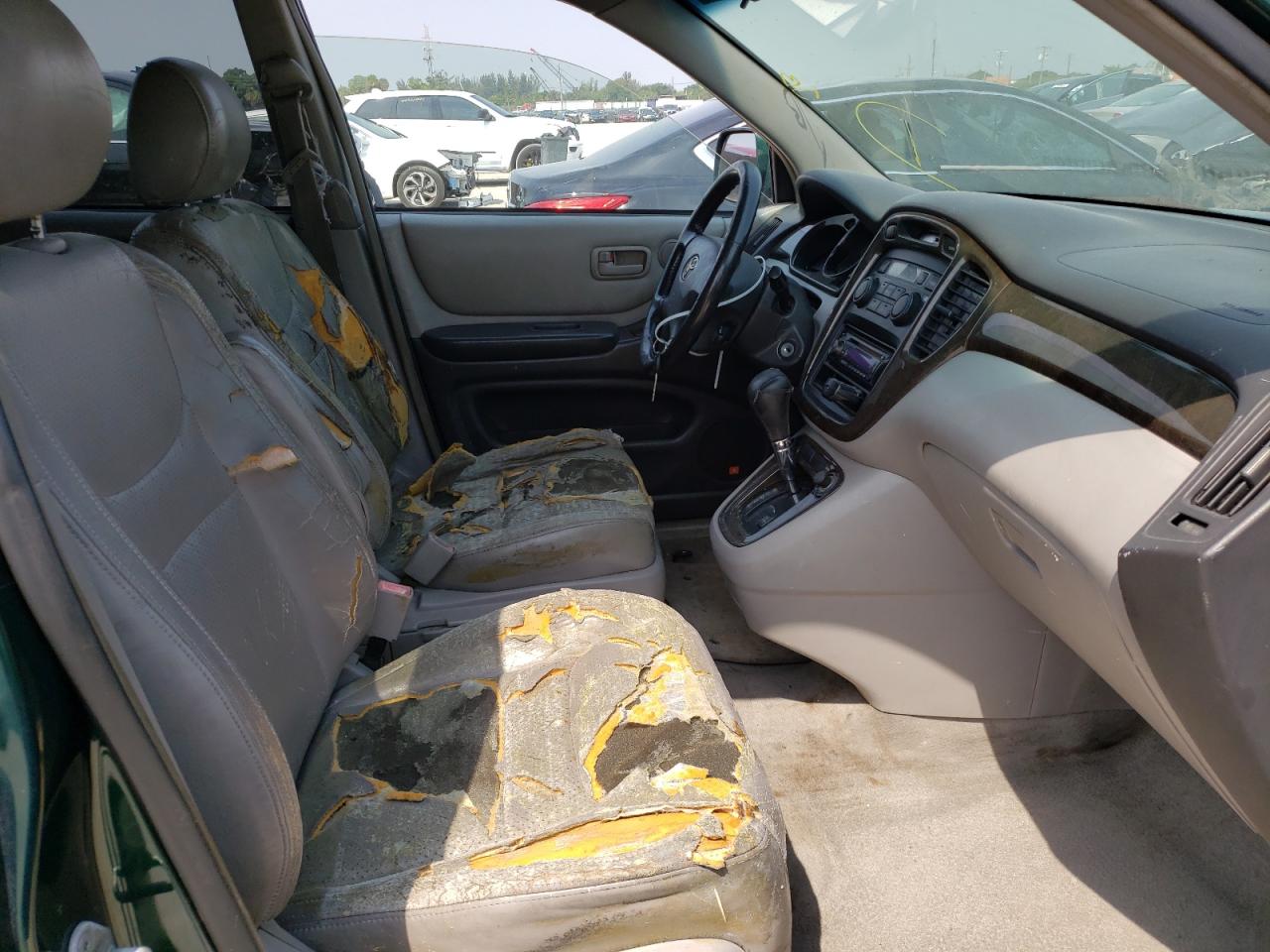 Photo 5 from auction – 2001 TOYOTA HIGHLANDER with VIN JTEGF21AX10001489