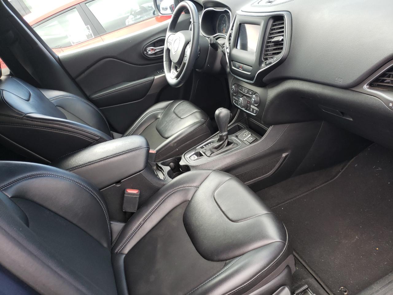 Zdjęcie 5 z aukcji – 2019 JEEP CHEROKEE L z VIN 1C4PJLLB2KD474196