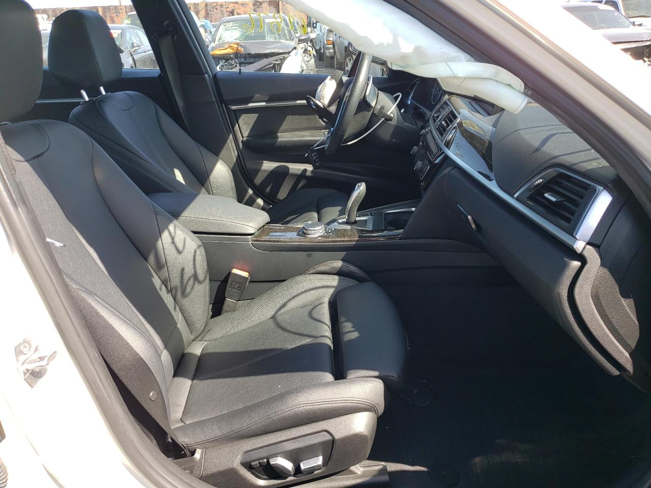 Foto 5 de la subasta – 2017 BMW 330E con VIN WBA8E1C54HK479926