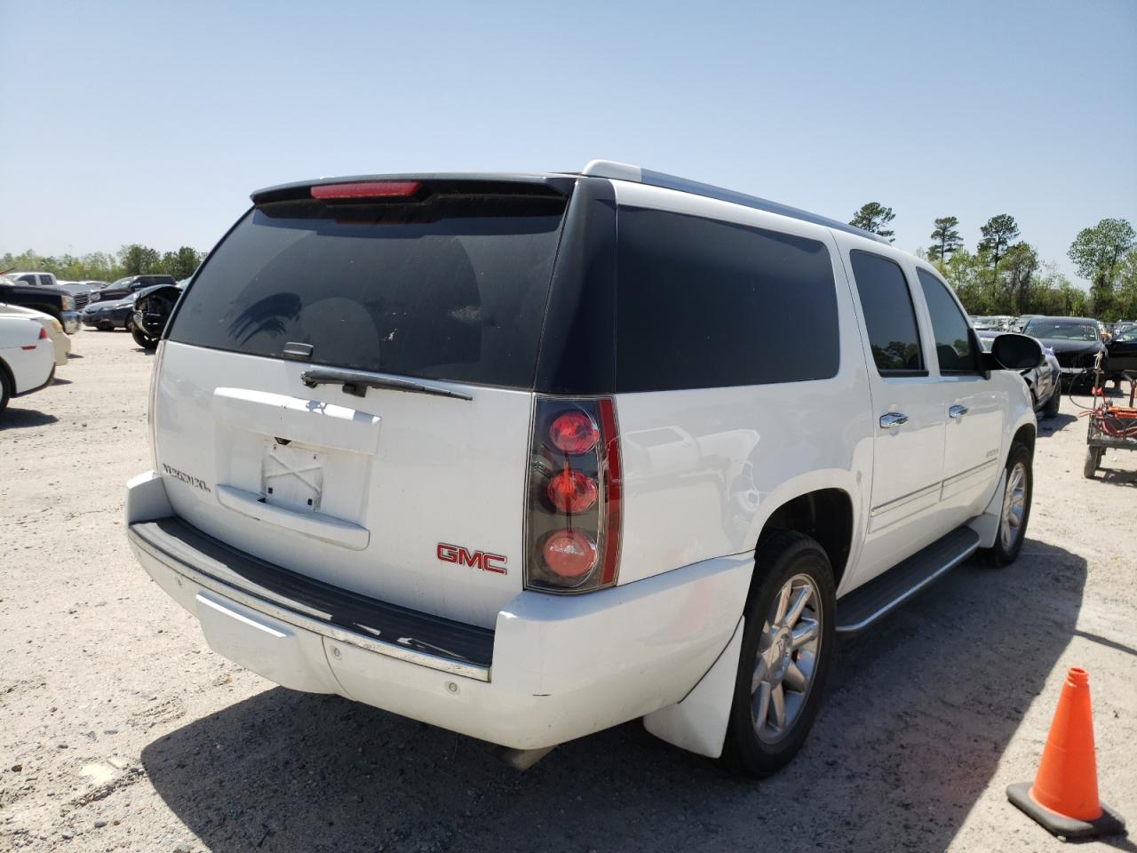 Photo 4 from auction – 2013 GMC YUKON XL D with VIN 1GKS2MEF2DR324712