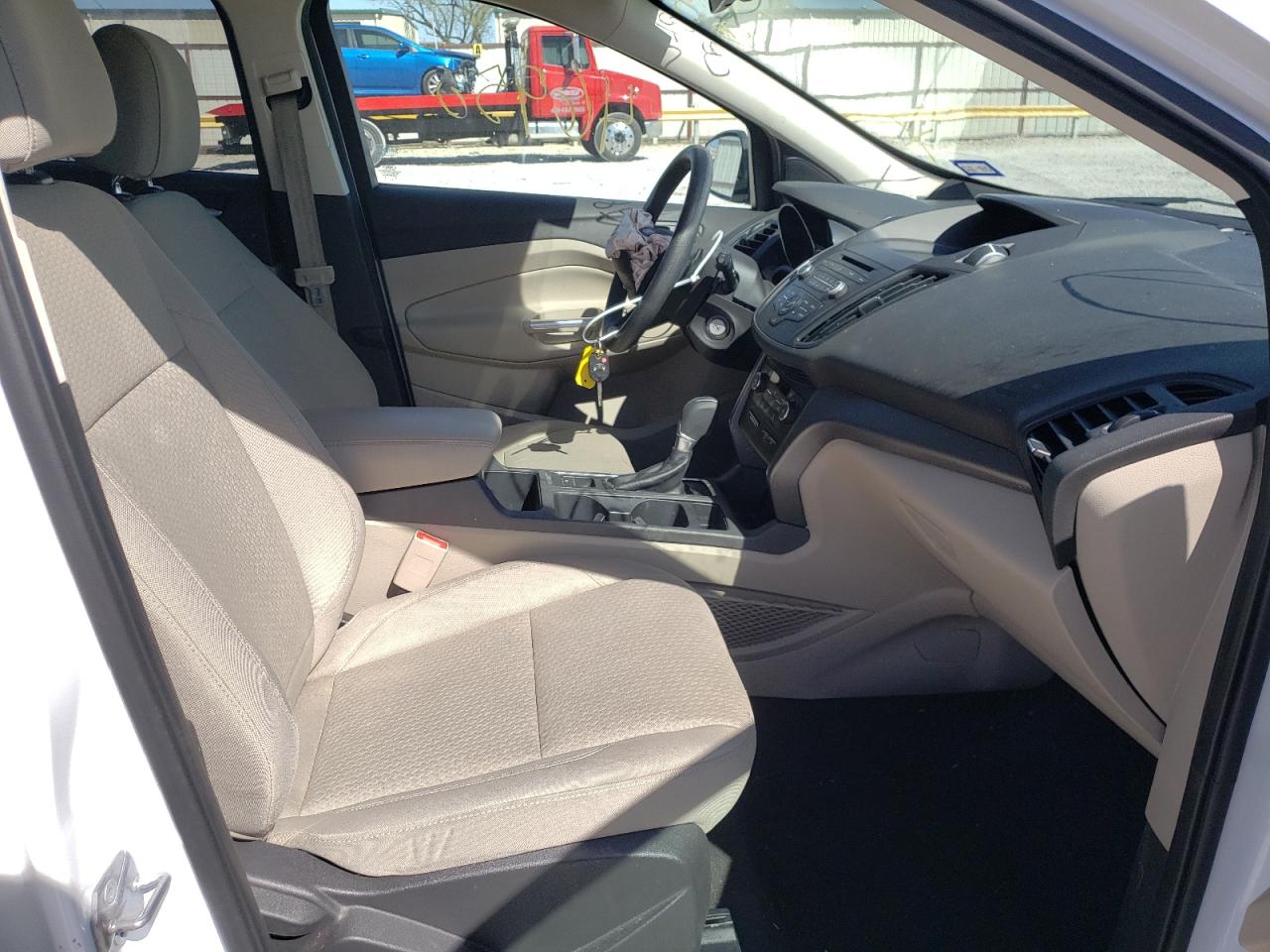 Photo 5 from auction – 2017 FORD ESCAPE SE with VIN 1FMCU0GD3HUA80078