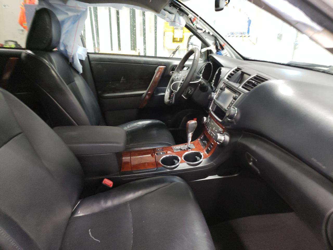 Photo 5 from auction – 2013 TOYOTA HIGHLANDER with VIN 5TDDK3EH4DS245995