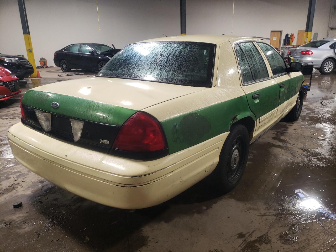 Photo 4 from auction – 2011 FORD CROWN VICT with VIN 2FABP7BVXBX146406
