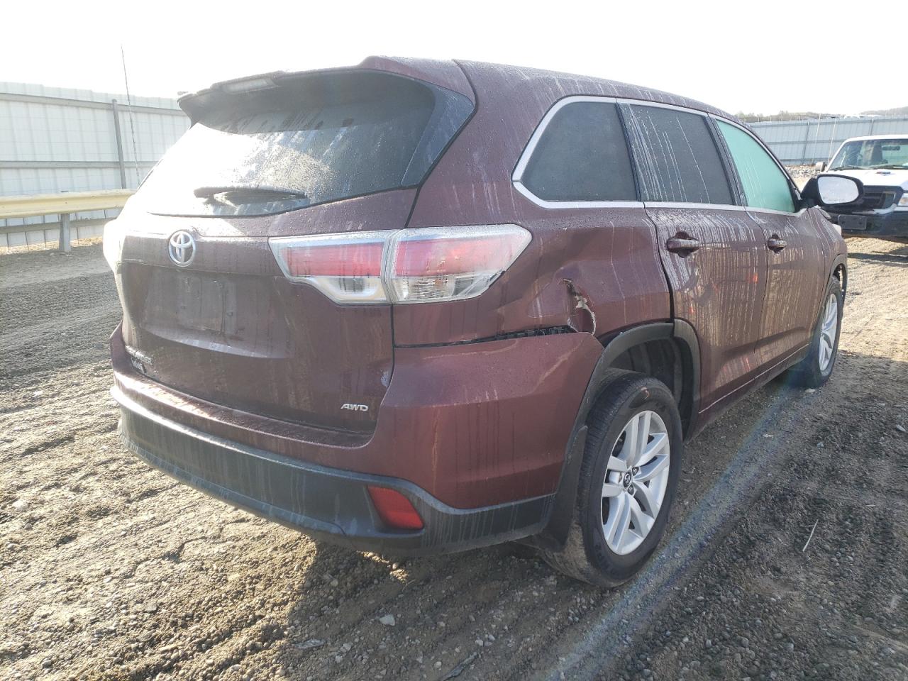 Photo 4 from auction – 2016 TOYOTA HIGHLANDER with VIN 5TDBKRFH3GS249744