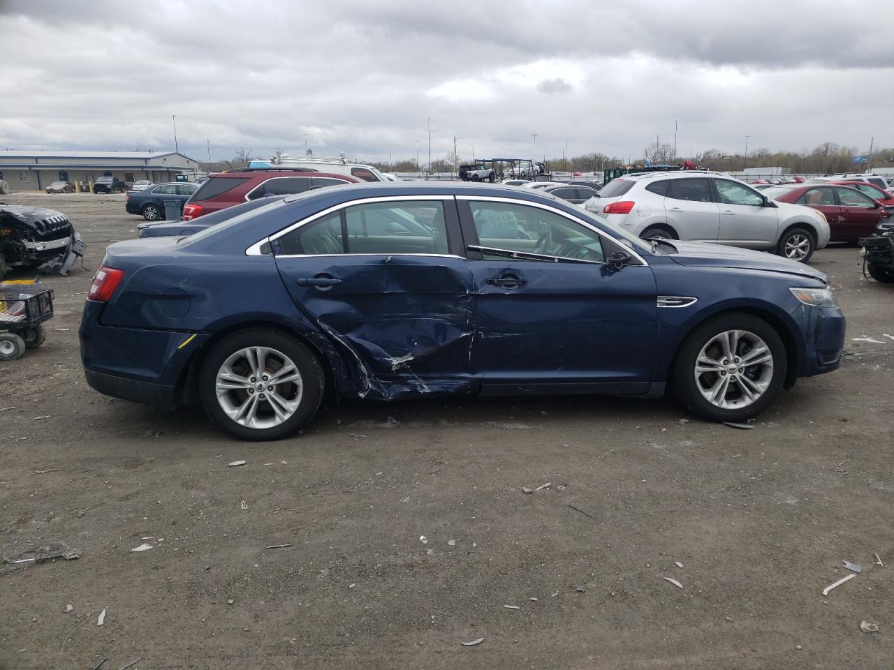 Photo 9 from auction – 2016 FORD TAURUS SE with VIN 1FAHP2D87GG104745