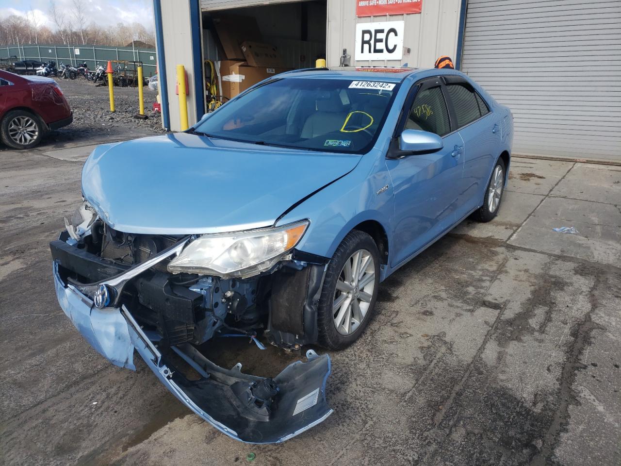 Photo 2 from auction – 2012 TOYOTA CAMRY HYBR with VIN 4T1BD1FK3CU042019