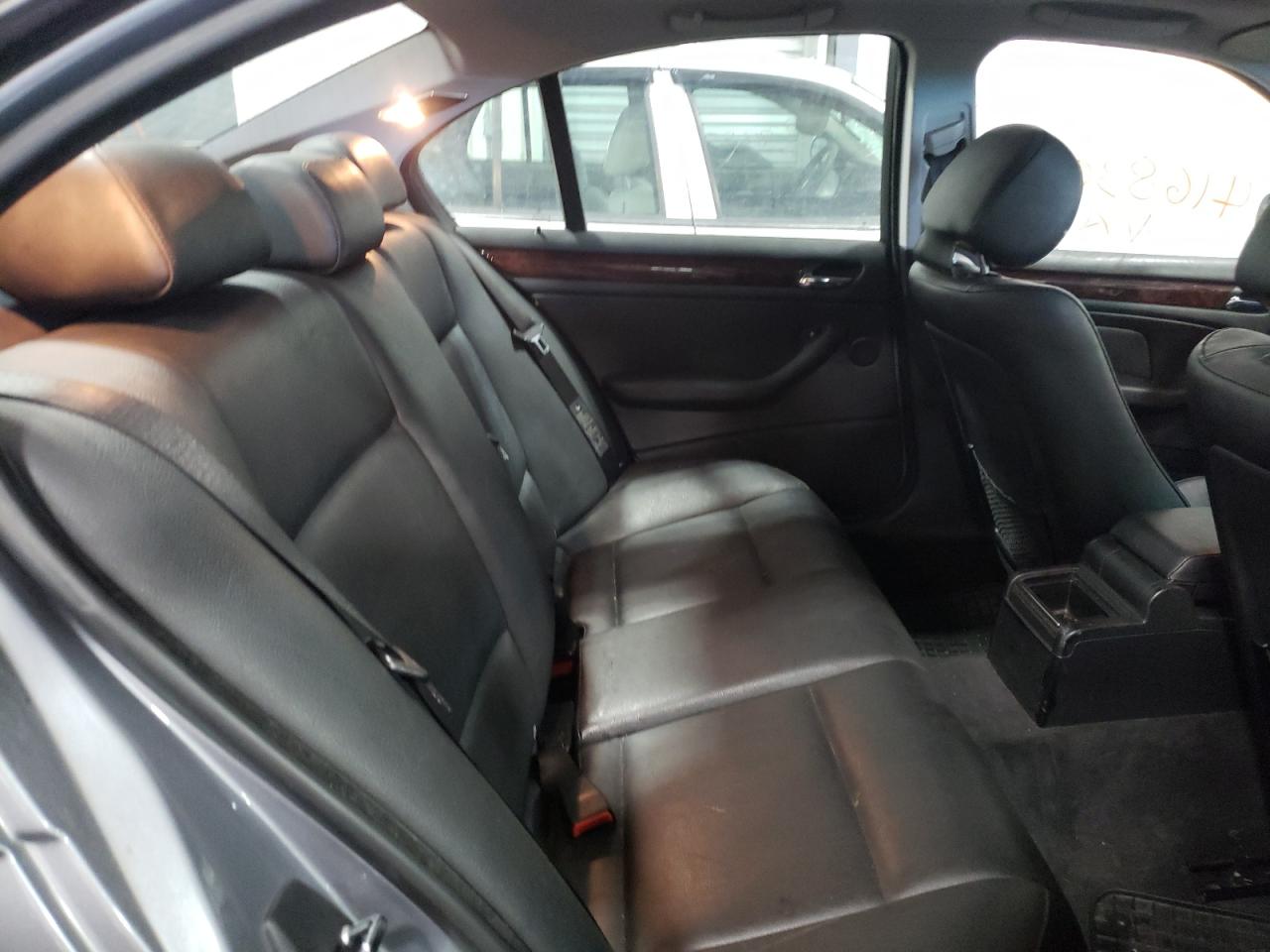 Photo 6 from auction – 2005 BMW 325 I with VIN WBAEV33405KW18807