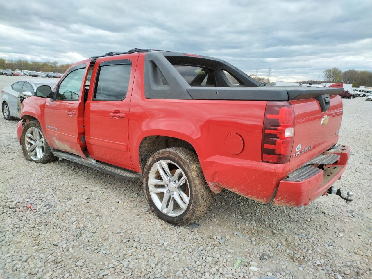 Photo 3 from auction – 2011 CHEVROLET AVALANCHE with VIN 3GNMCEE01BG371608