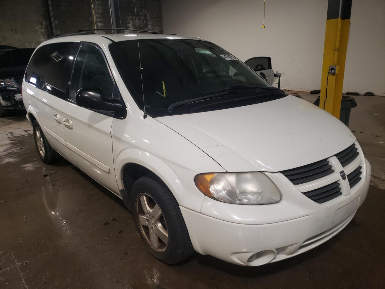 DODGE GRAND CARA 2007 with VIN 2D4GP44L87R303598 - Photo from auction